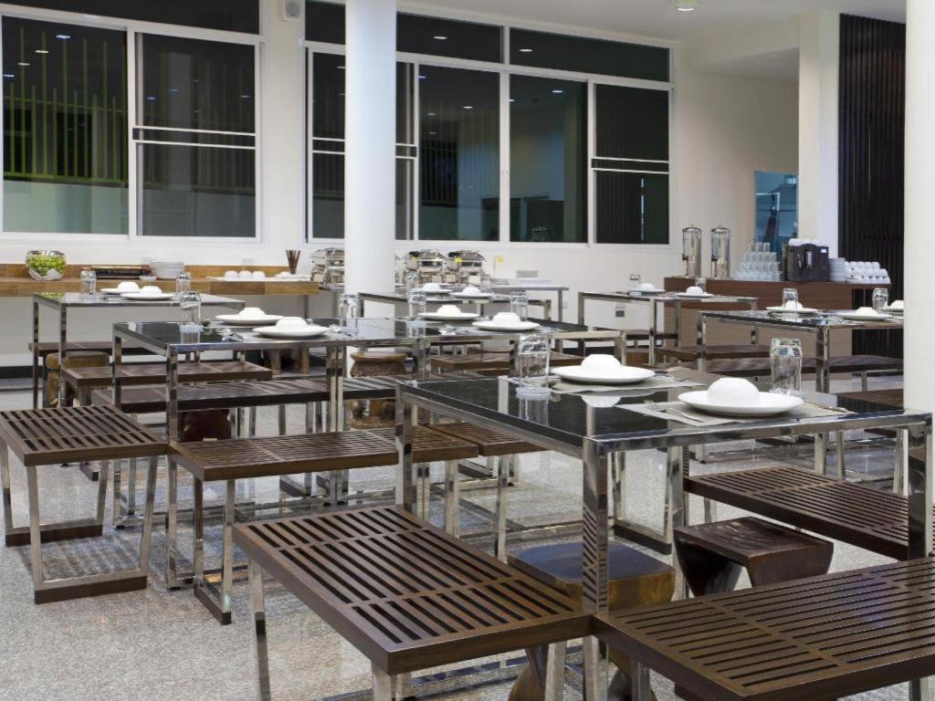 Wiz Hotel Pattaya Zewnętrze zdjęcie